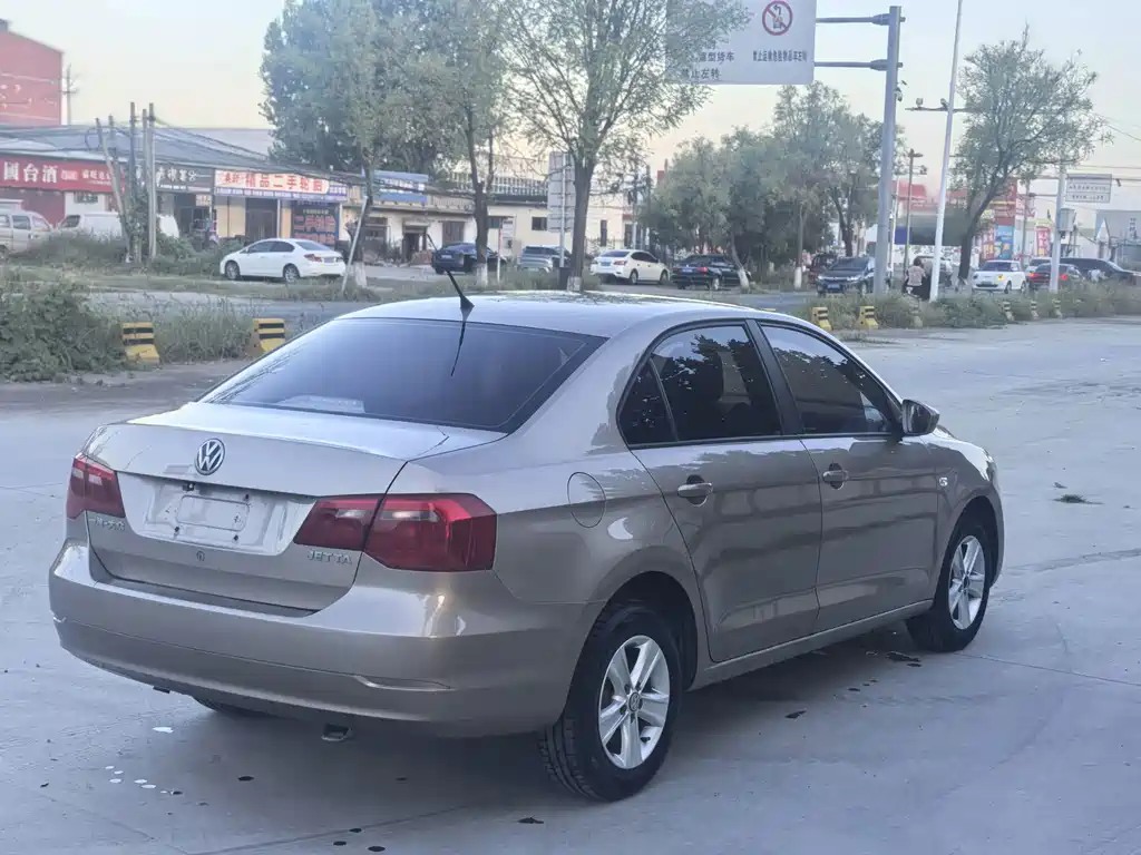 Volkswagen Jetta — миниатюра 6