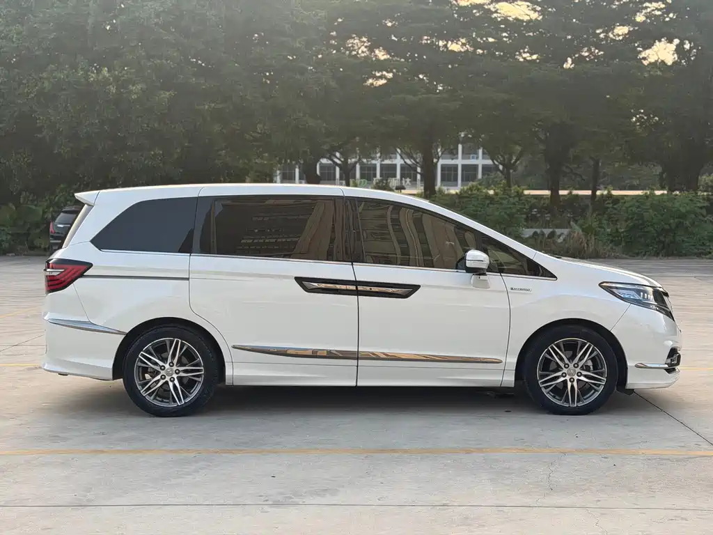 Honda Elysion — миниатюра 4