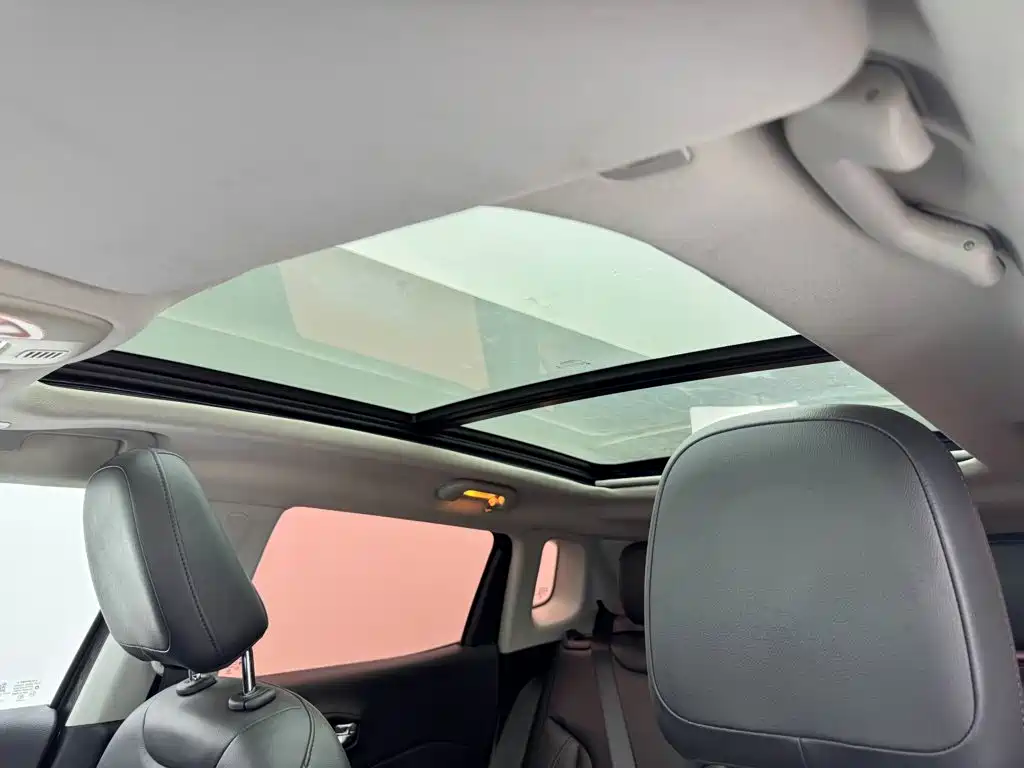 Jeep Compass — миниатюра 14