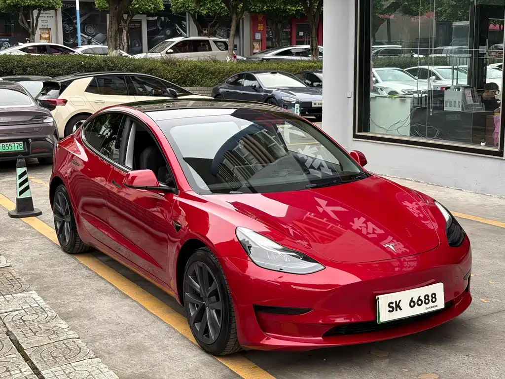 Tesla Model 3 — миниатюра 3