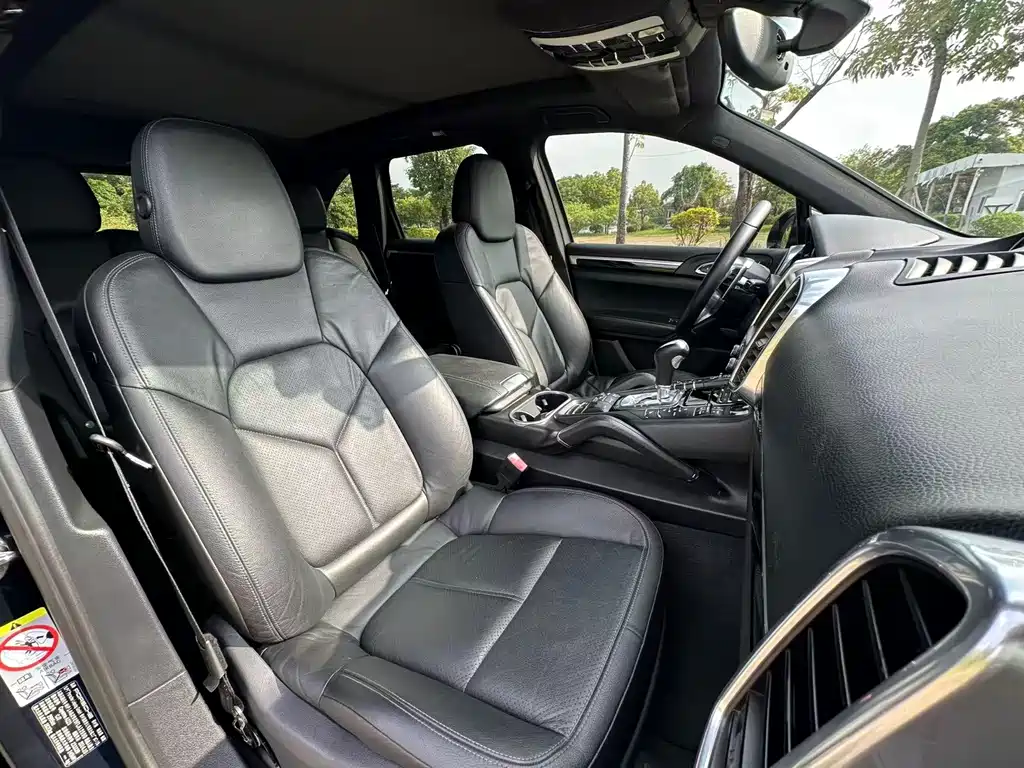 Porsche Cayenne — миниатюра 9