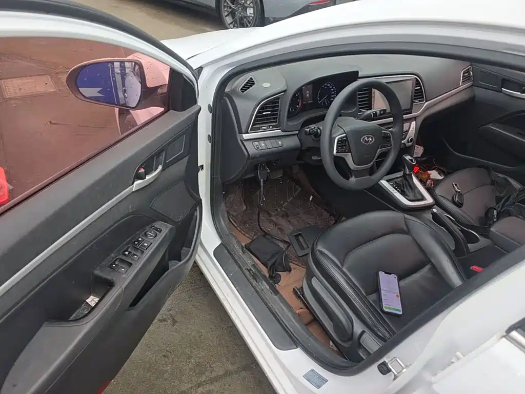 Hyundai Elantra — миниатюра 21