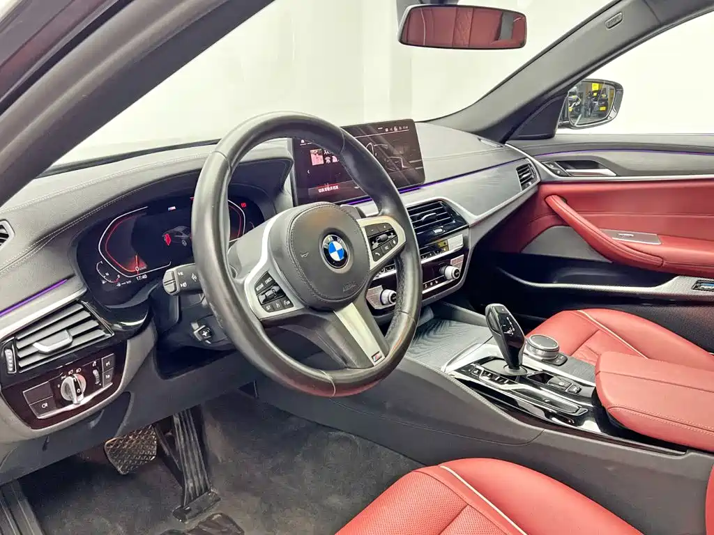 BMW 5 Series — миниатюра 11