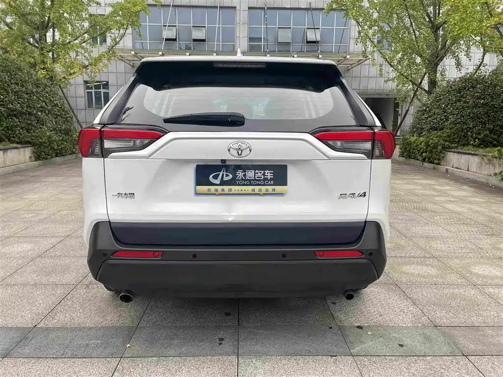 Toyota RAV4 — миниатюра 8