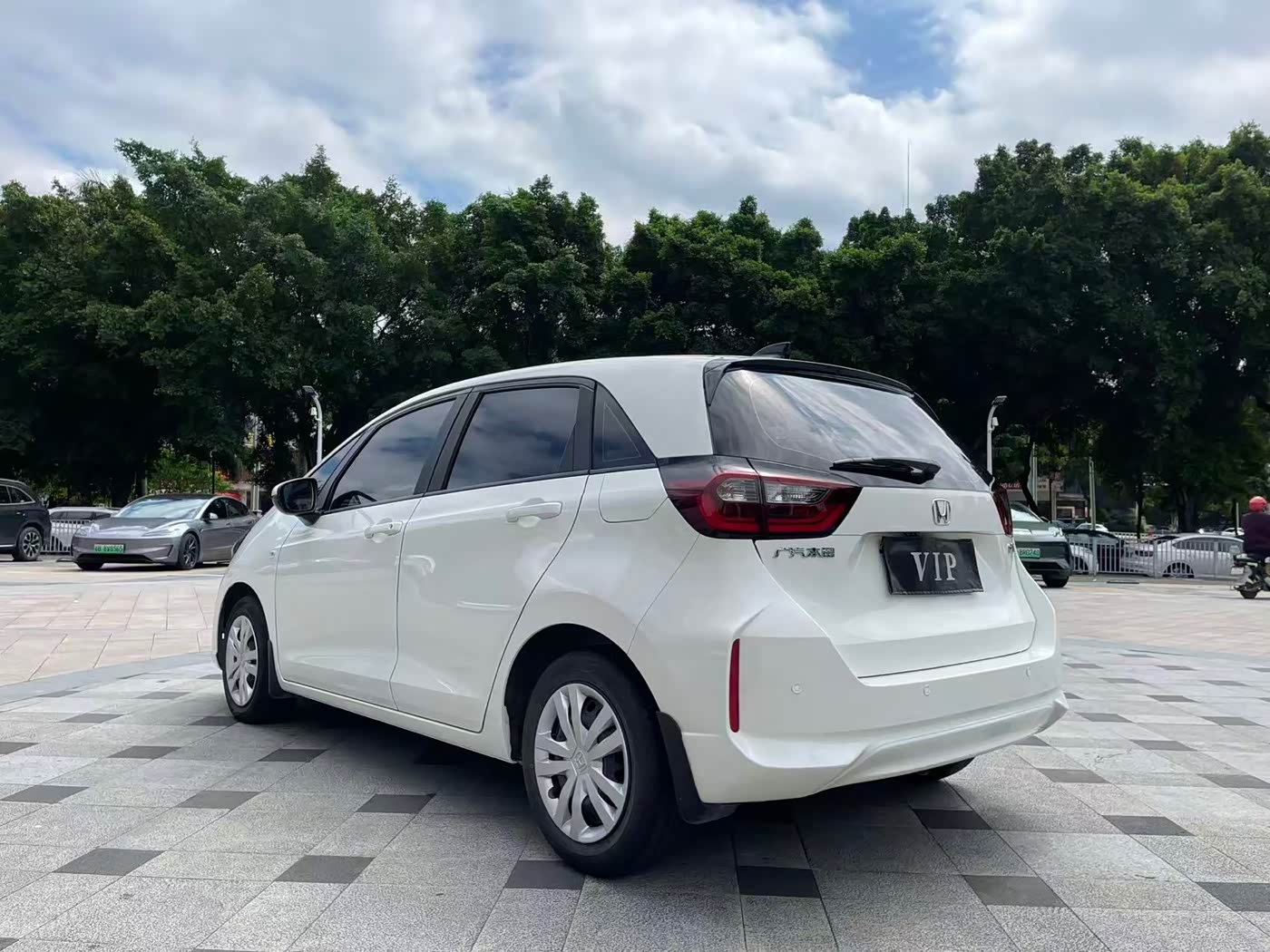 Honda Fit 1.5 л 2022 г. Белый, пробег 16000 км