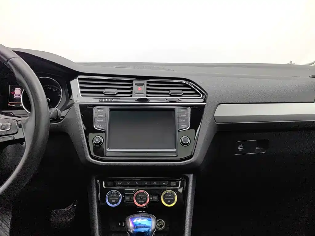 Volkswagen Tiguan L — миниатюра 12