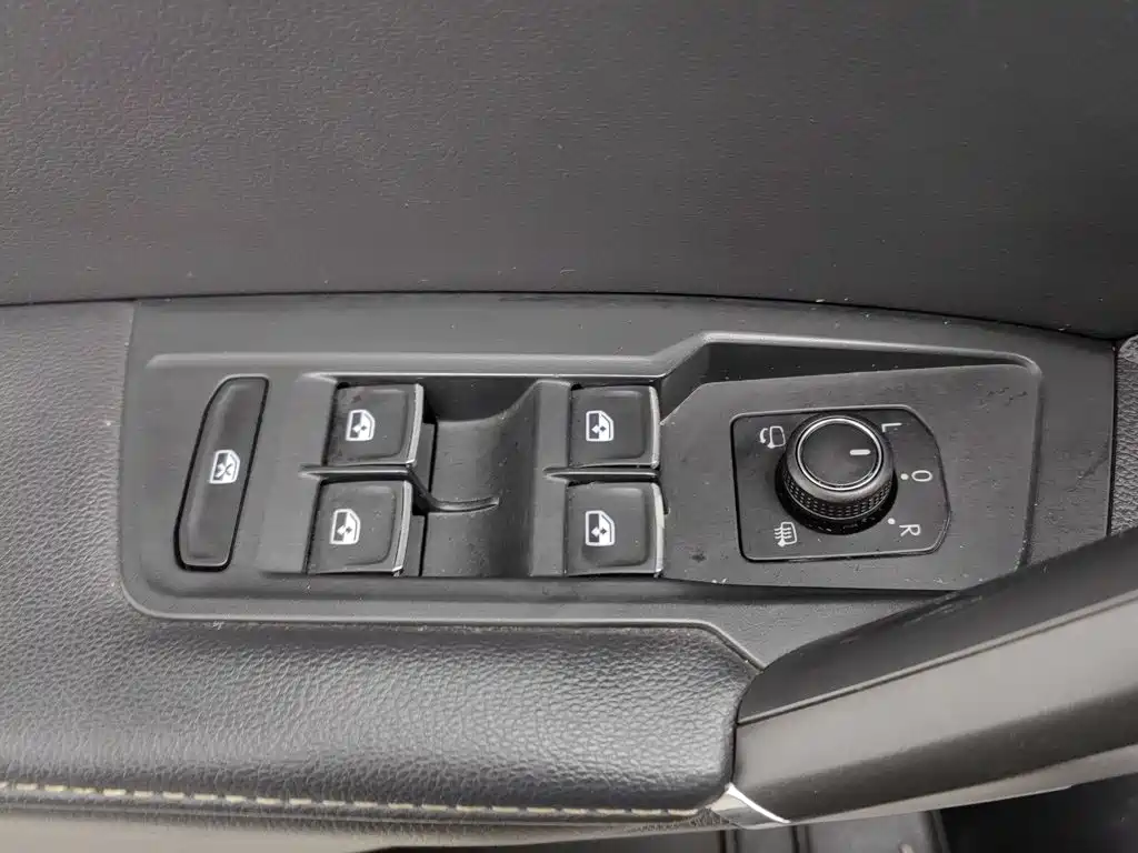 Volkswagen Tiguan L — миниатюра 9