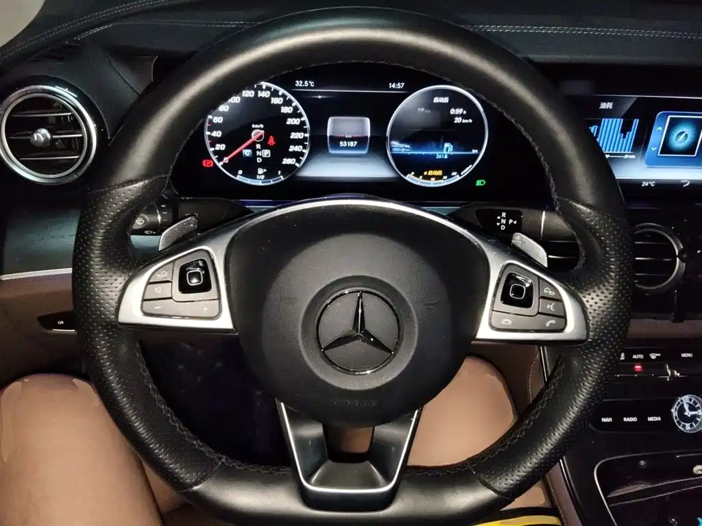 Mercedes-Benz E-Class — миниатюра 7