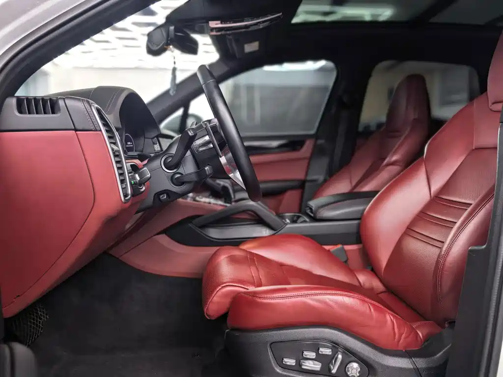 Porsche Cayenne — миниатюра 12