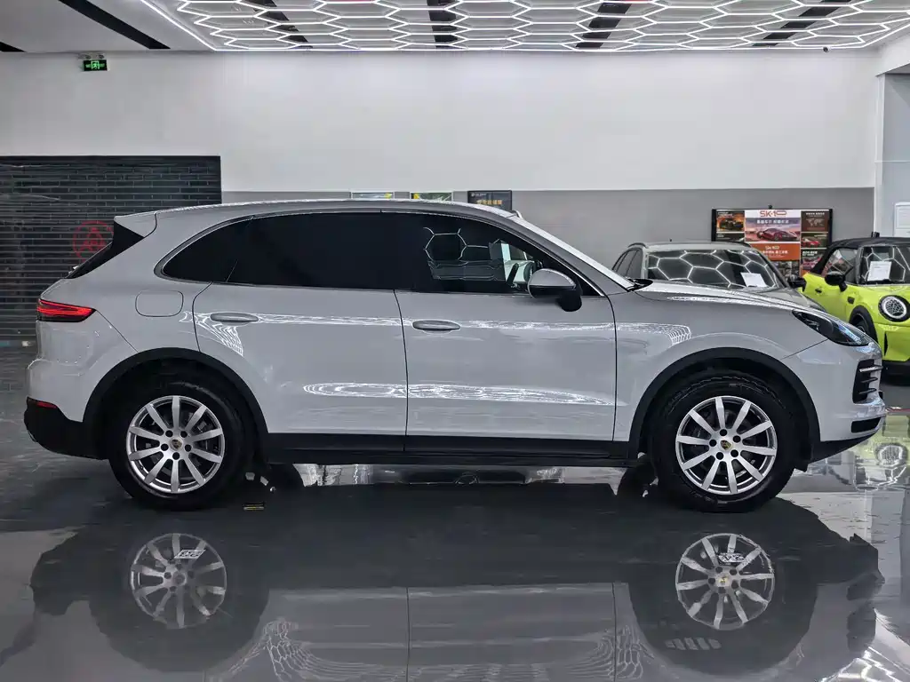 Porsche Cayenne — миниатюра 4