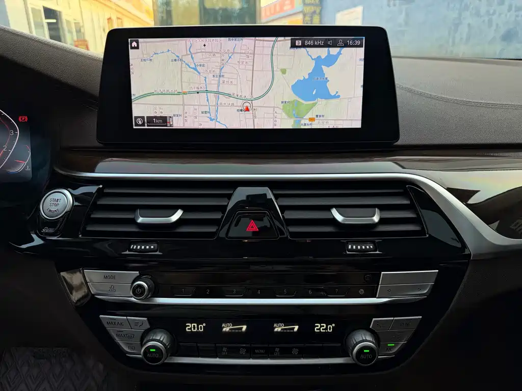 BMW 5 Series — миниатюра 17