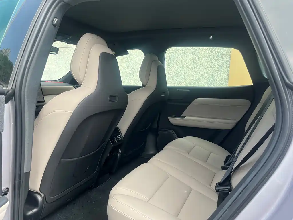 Volvo XC70 PHEV — миниатюра 5