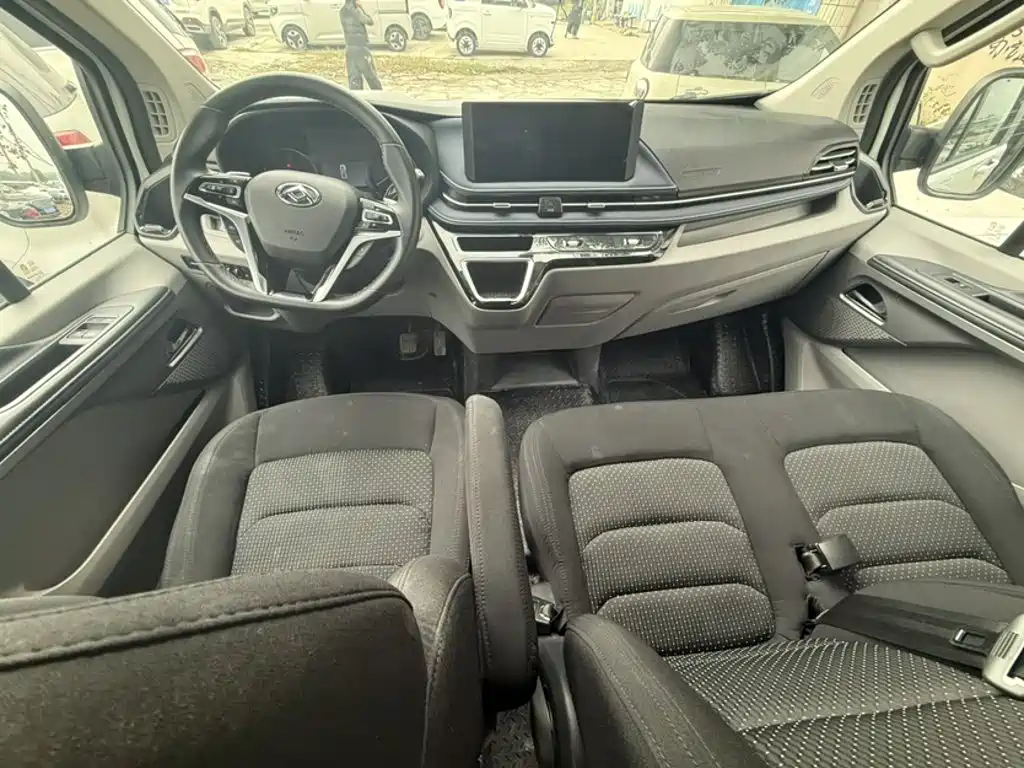 MAXUS V70 — миниатюра 11