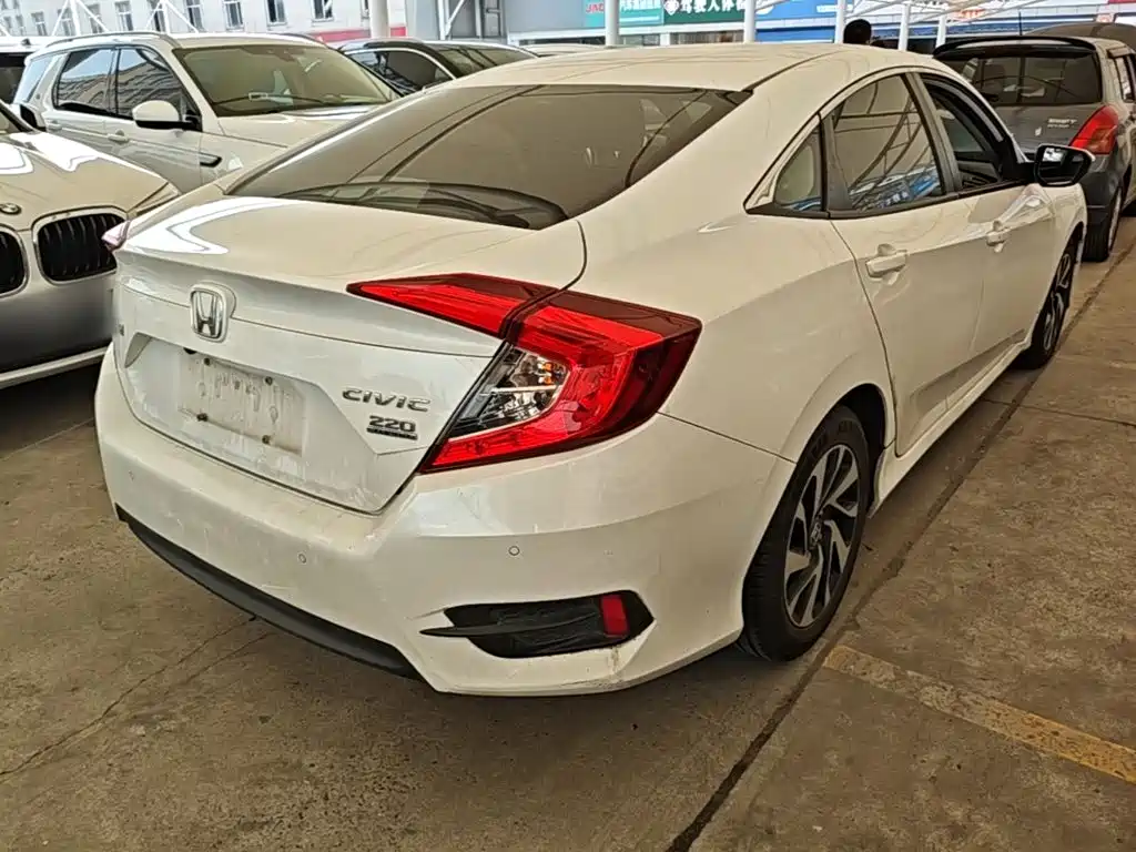 Honda Civic 2016 220TURBO CVT Luxury