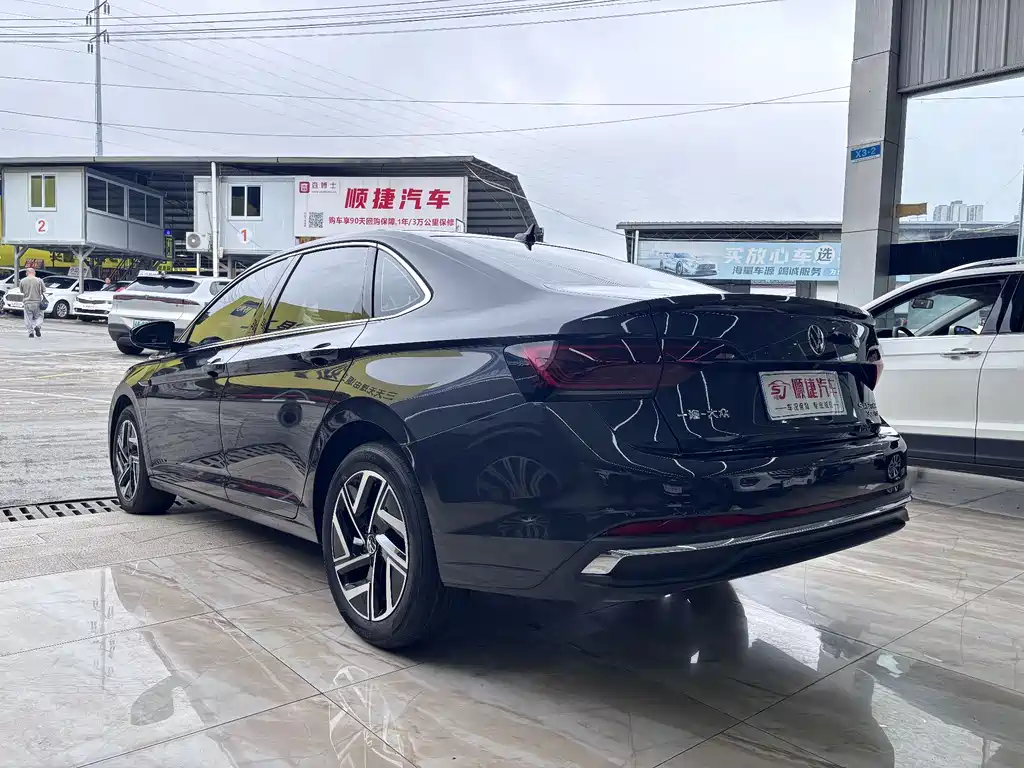 Volkswagen Sagitar 2025 300TSI DSG