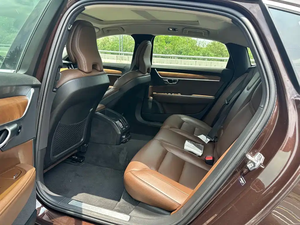 Volvo S90 — миниатюра 8