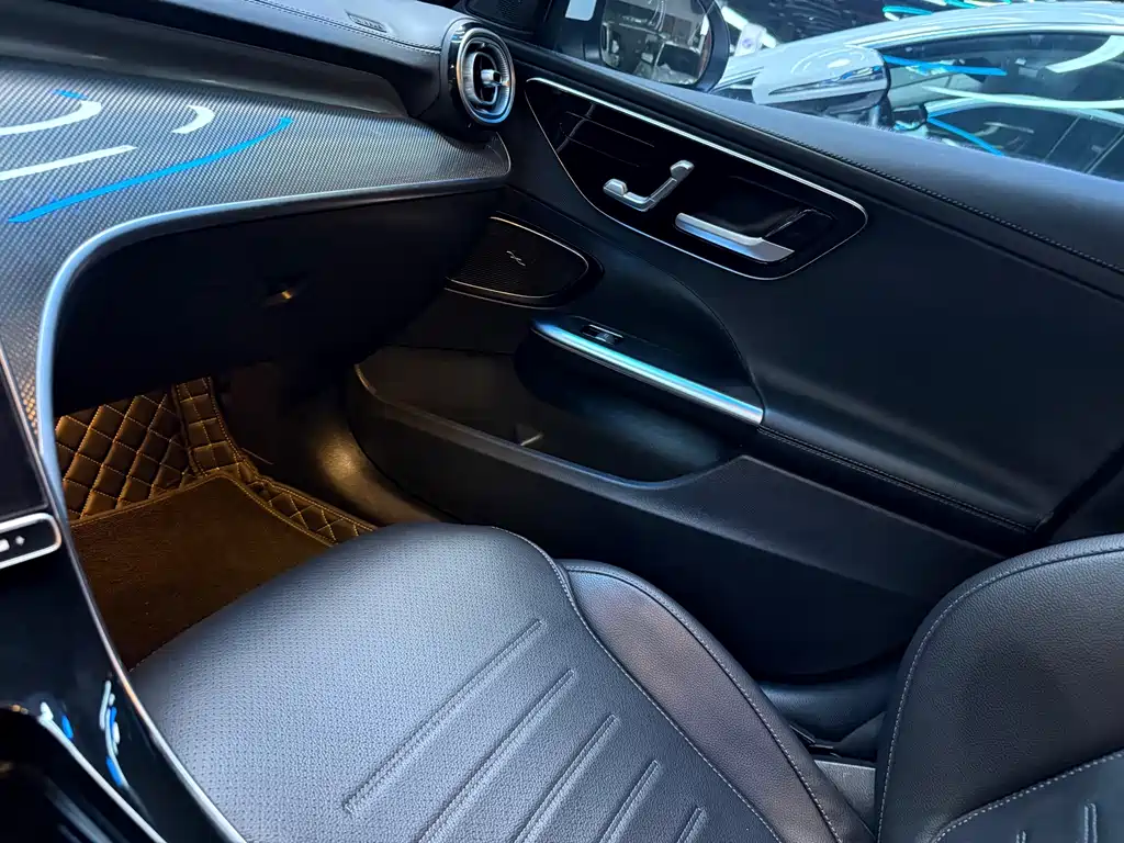 Mercedes-Benz C-Class — миниатюра 7