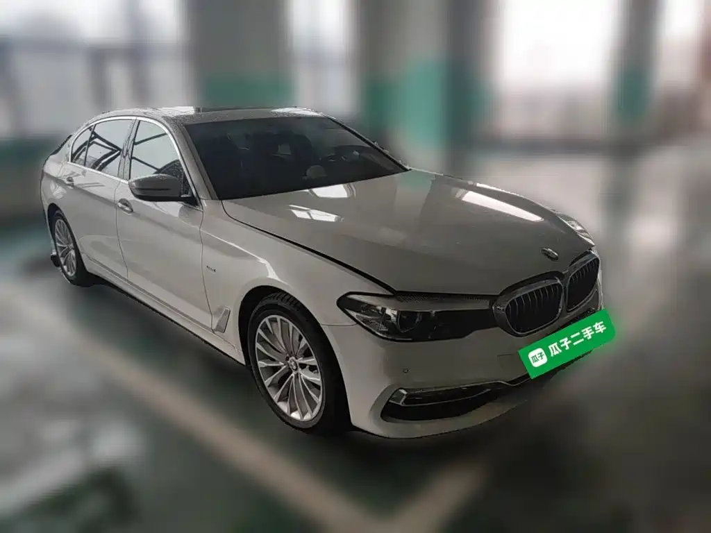 BMW 5 Series — миниатюра 24