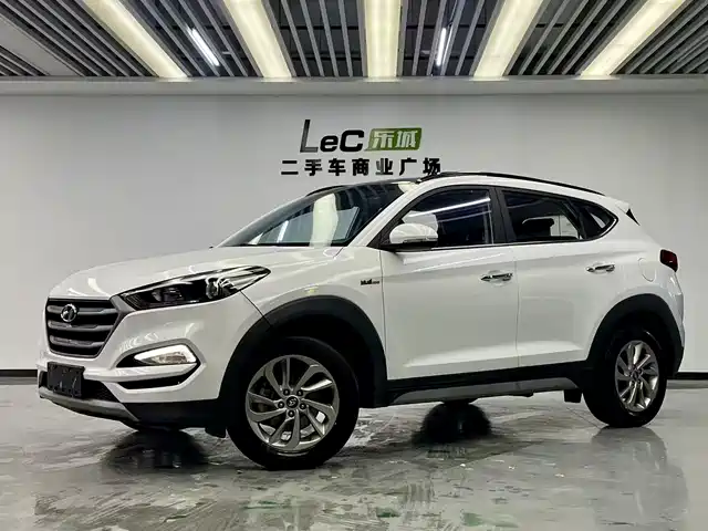 MODERN TUCSON 2018