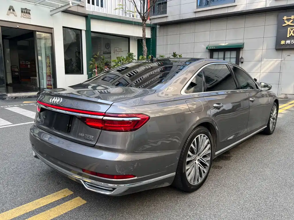 Audi A8 — миниатюра 6
