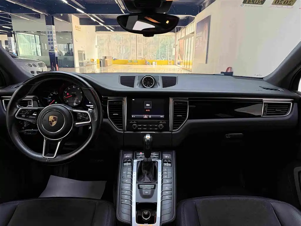 Porsche Macan — миниатюра 5