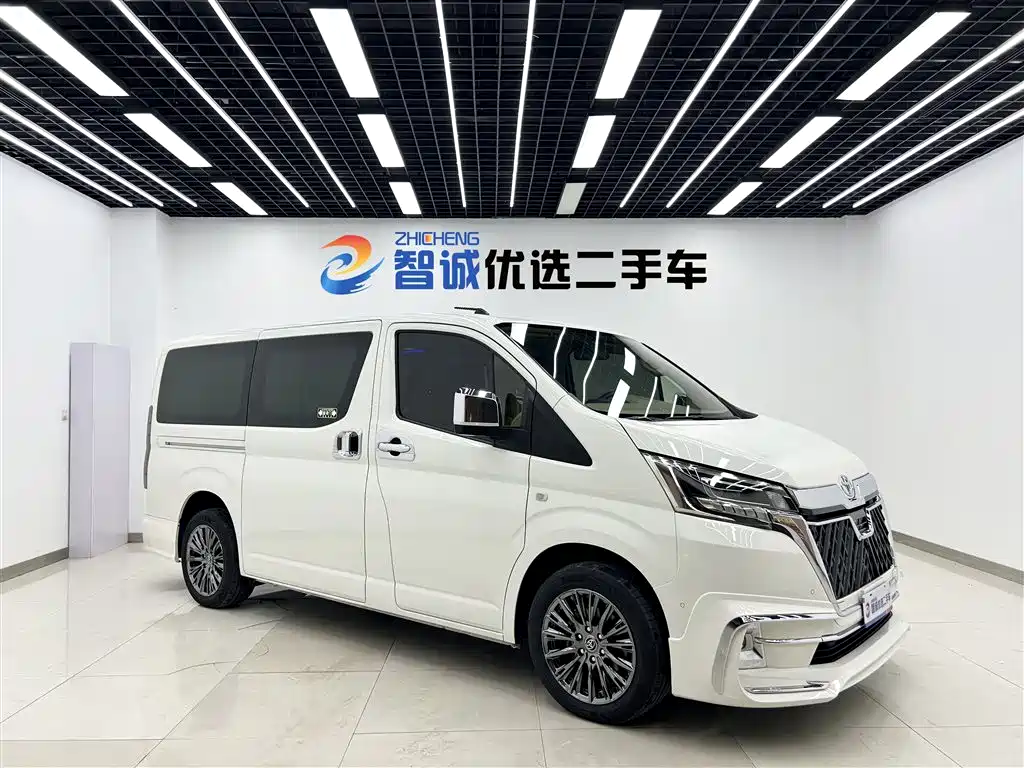 Toyota Granvia 2023 3.5L AT