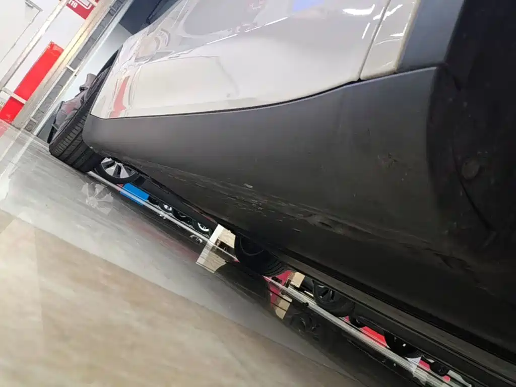 Tesla Model Y — миниатюра 21