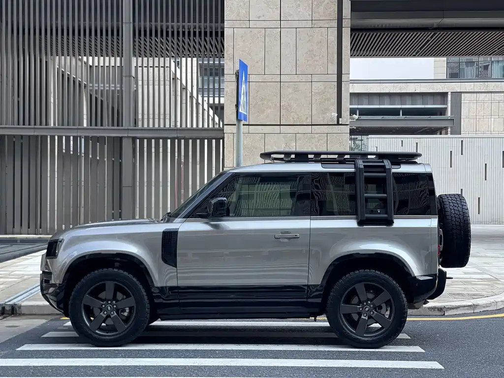 Land Rover Defender — миниатюра 4