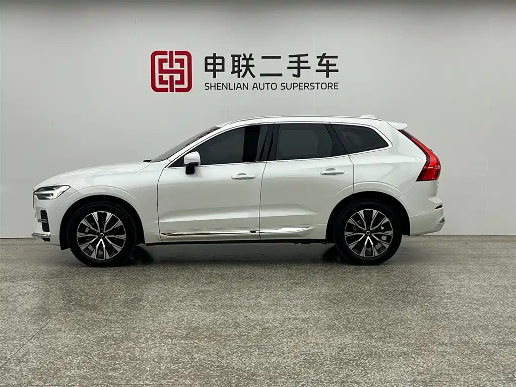 Volvo XC60 2024 B5 Luxury