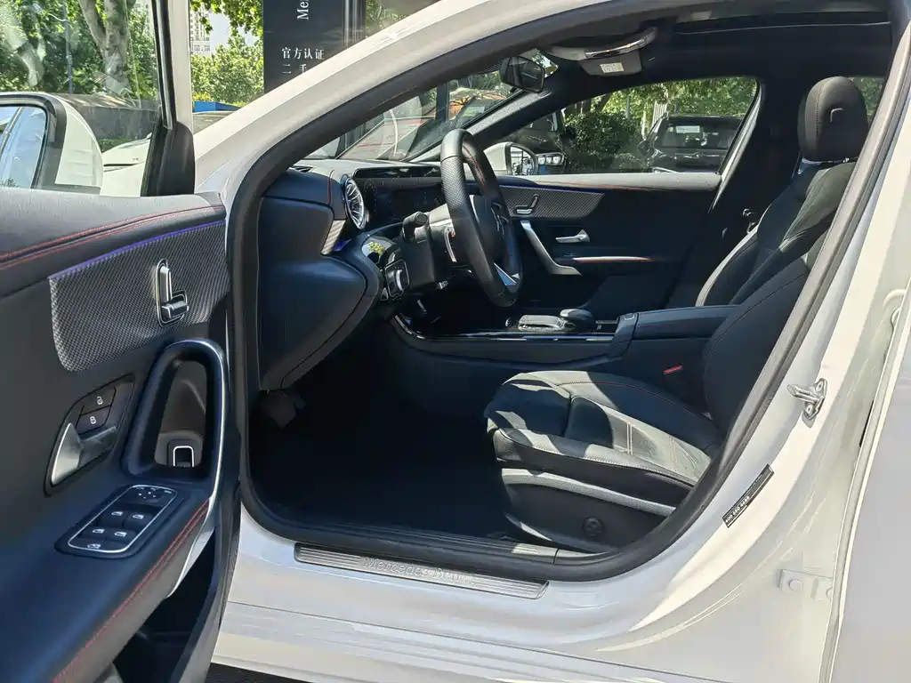 Mercedes-Benz A-Class A 2023 A 200 L Fashion