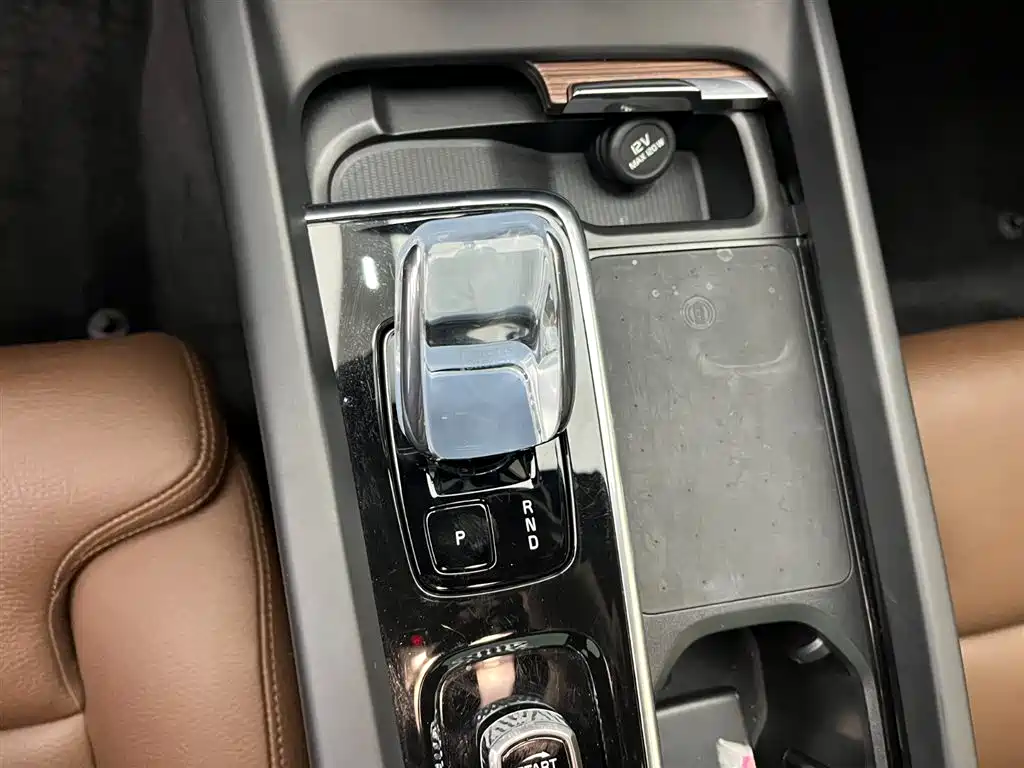 Volvo XC60 2024 B5 Luxury