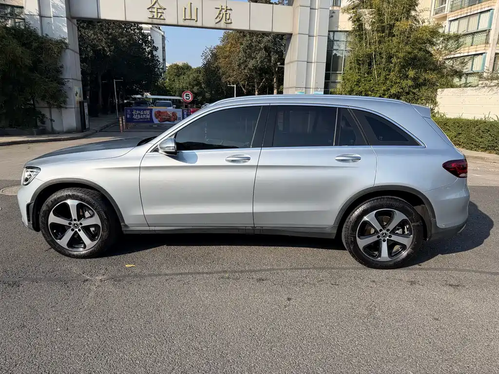 MERCEDES-BENZ GLC
