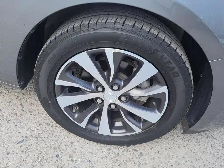 Buick Excelle — миниатюра 6