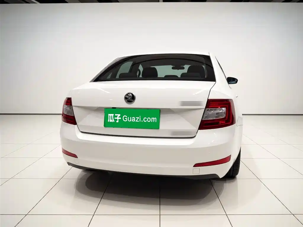 Skoda Octavia 2015 1.6L MT