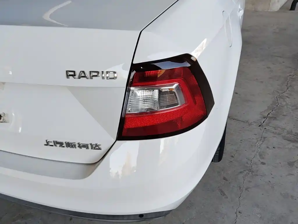 Skoda Rapid — миниатюра 8