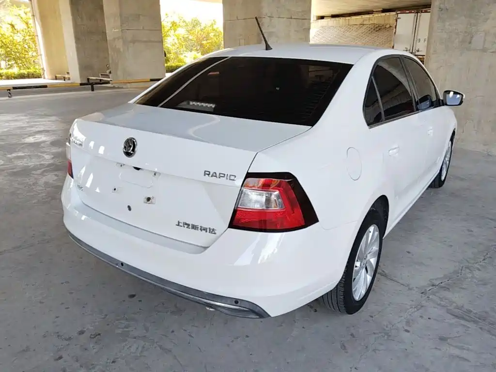 Skoda Rapid — миниатюра 7