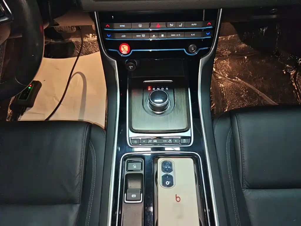 Jaguar XFL — миниатюра 14