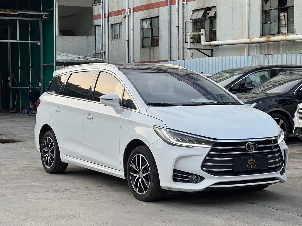 BYD MAX — миниатюра 3