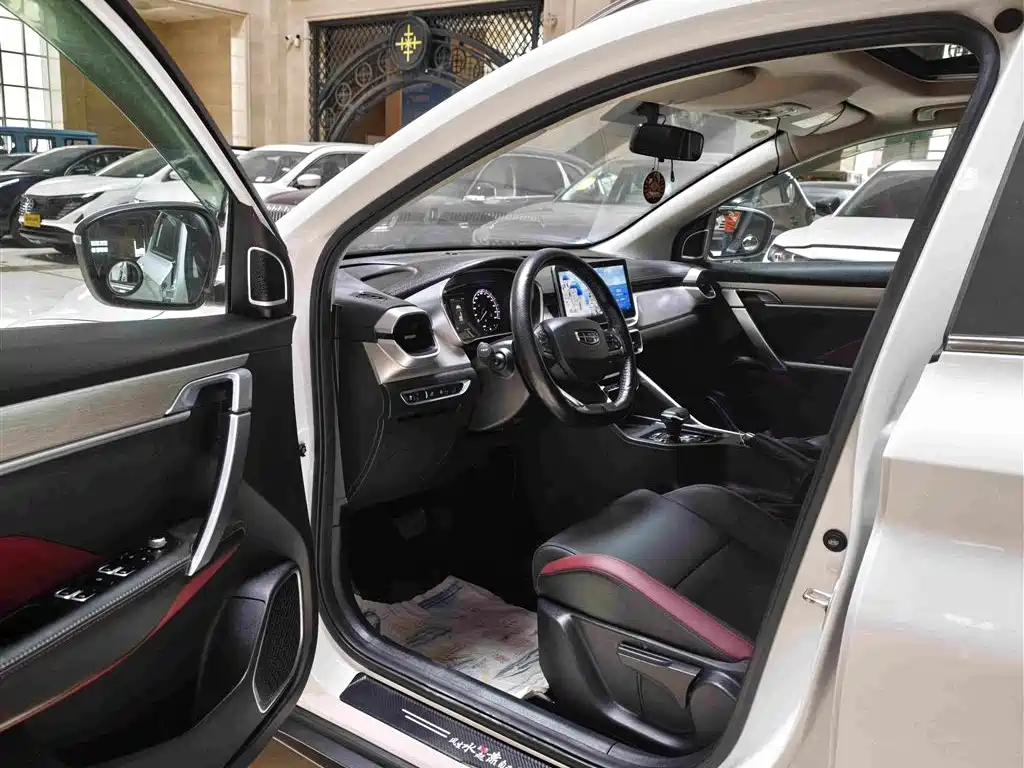 Geely Binyue — миниатюра 5