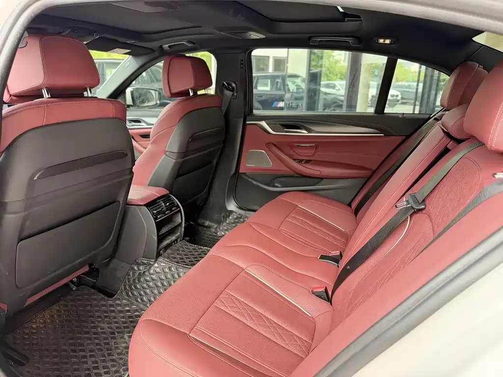 BMW 5 Series New Energy — миниатюра 9