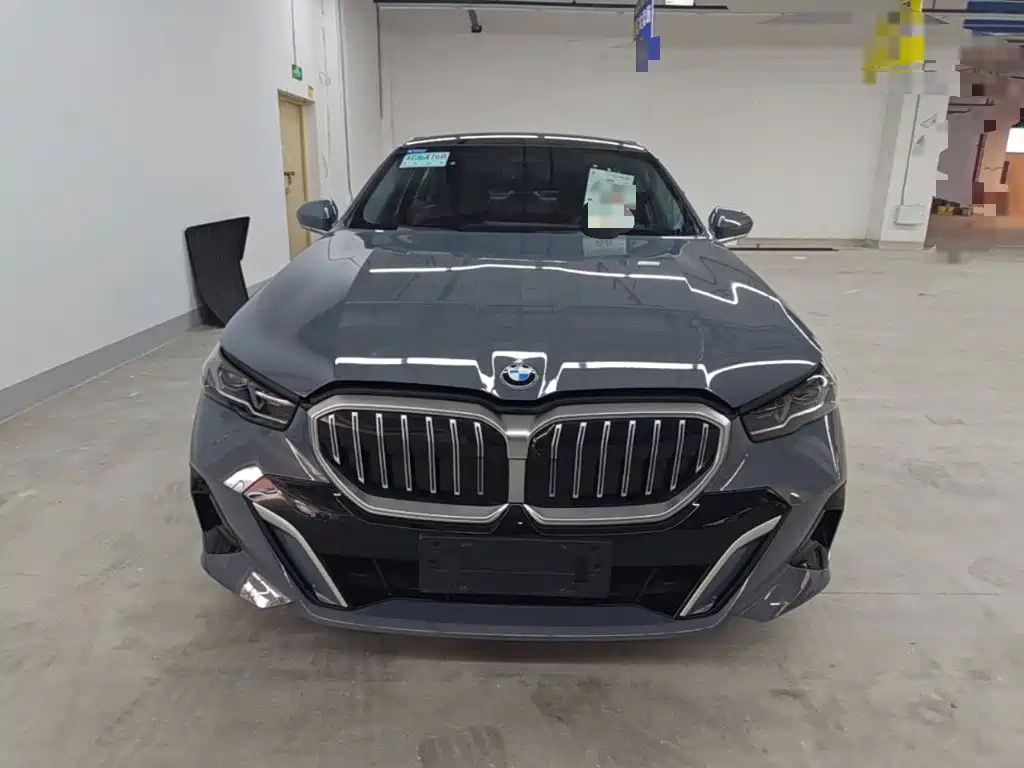 BMW 5 Series — миниатюра 3
