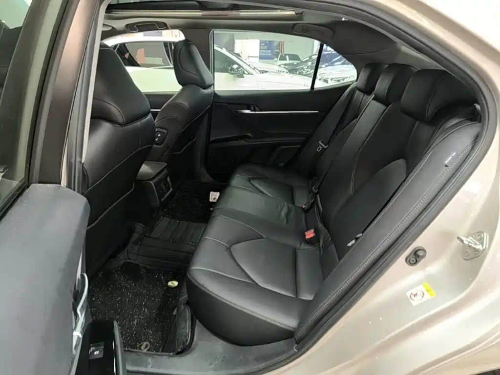 Toyota Camry — миниатюра 17