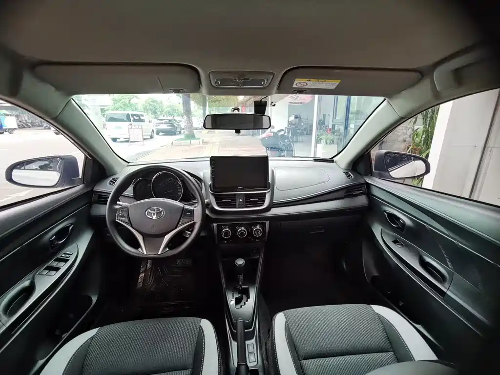 Toyota Yaris L — миниатюра 8