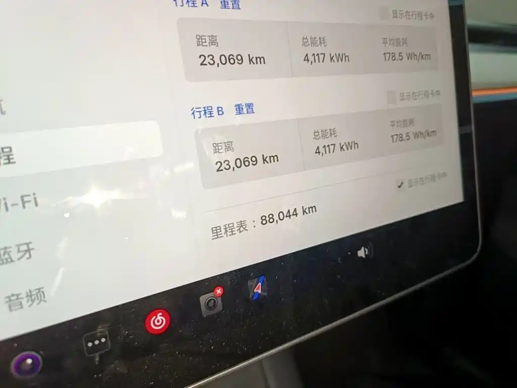 Tesla Model Y — миниатюра 12