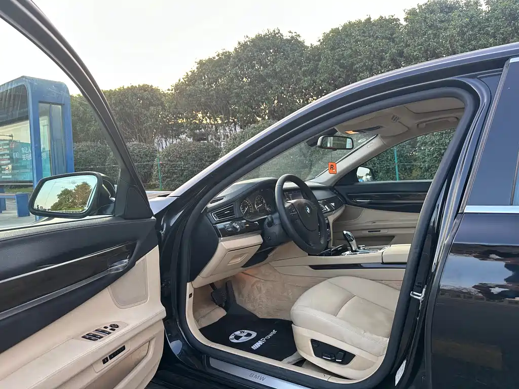 BMW 7 Series — миниатюра 7