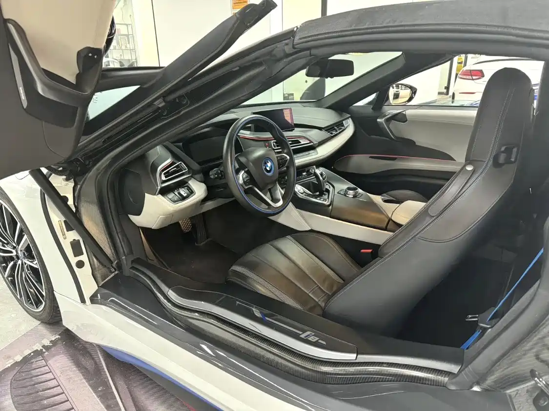 BMW i8