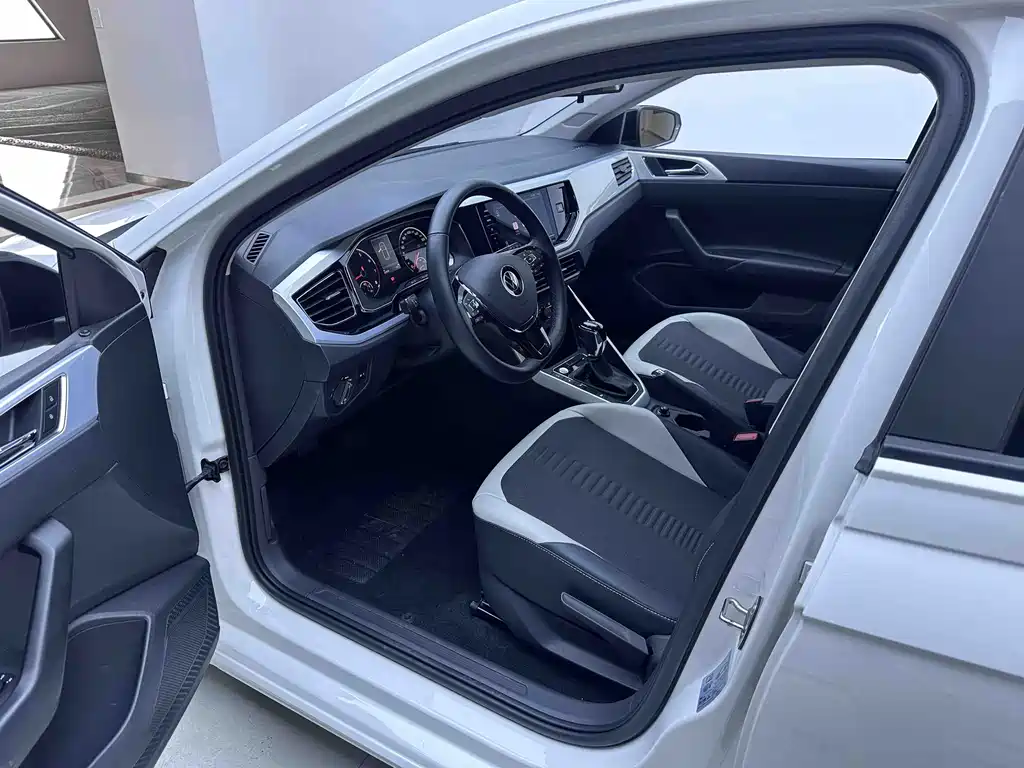 Volkswagen Polo 2021 Plus 1.5L AT