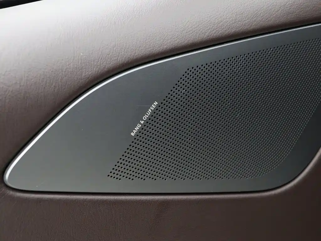 Aston Martin Rapide — миниатюра 4