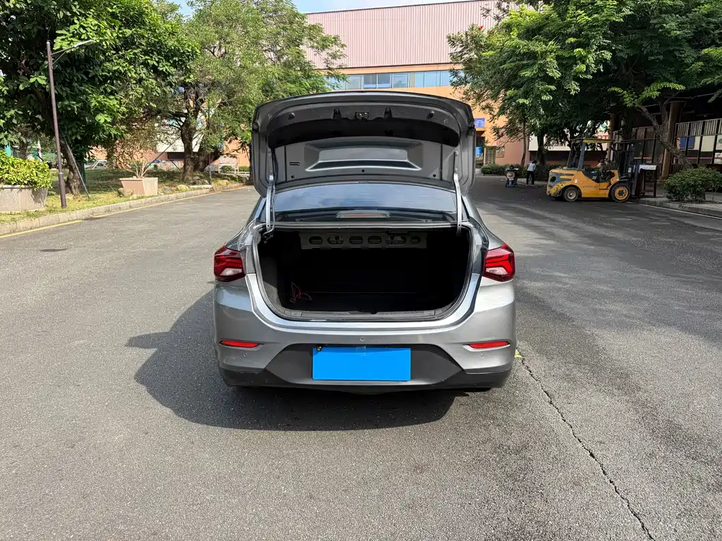 Chevrolet Cavalier — миниатюра 17