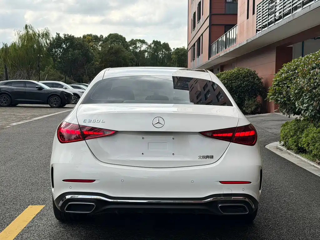 Mercedes-Benz C-Class — миниатюра 13